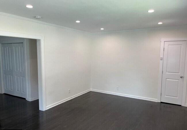 Foto del edificio - 819 Pinehurst Terrace SW