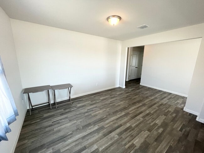 Foto del edificio - Beautiful 4 Bedroom Single Level Newer Bui...