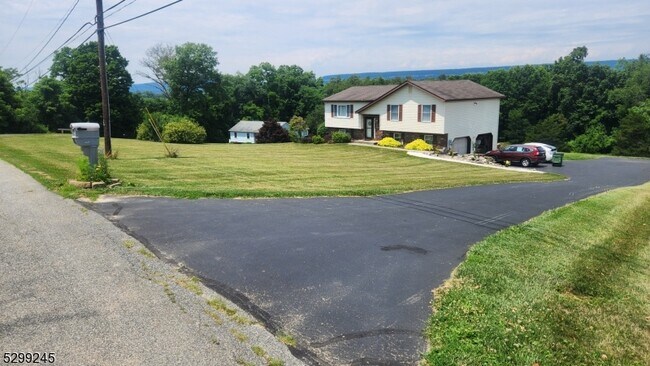 Building Photo - 162 Polkville Rd