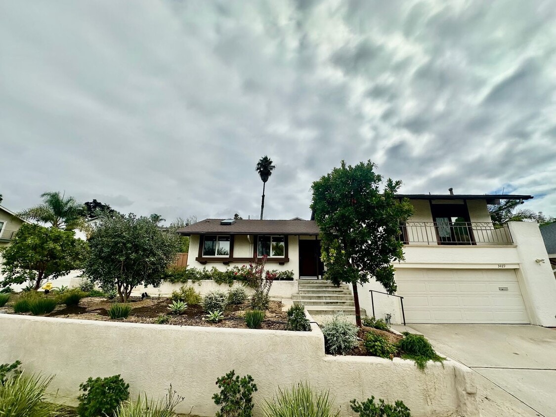 Building Photo - Stunning 4B 3.5 BA Home in Bay Park w/ AC ...