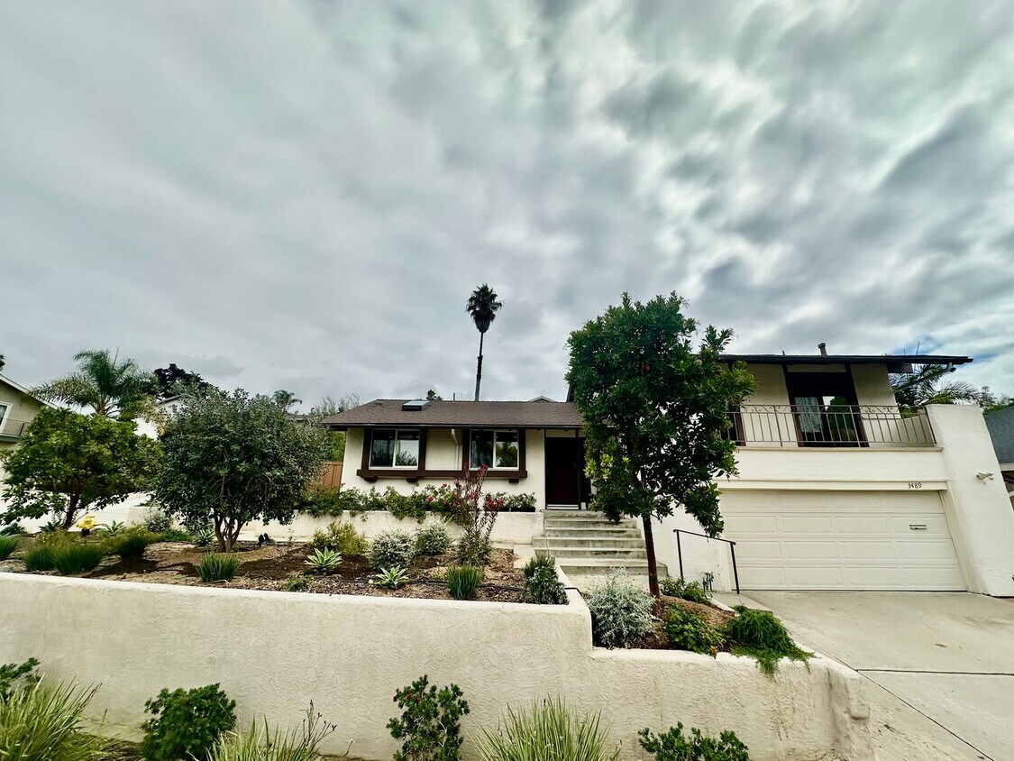Foto del edificio - Stunning 4B 3.5 BA Home in Bay Park w/ AC ...