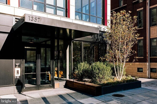 Foto del edificio - 1357 R St NW