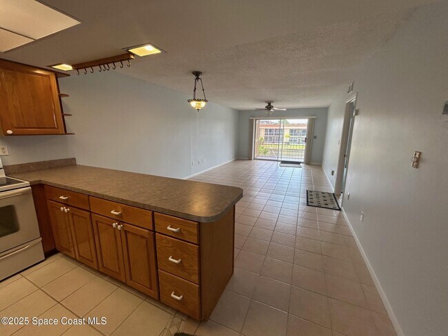 Foto del edificio - 2135 N Courtenay Pkwy