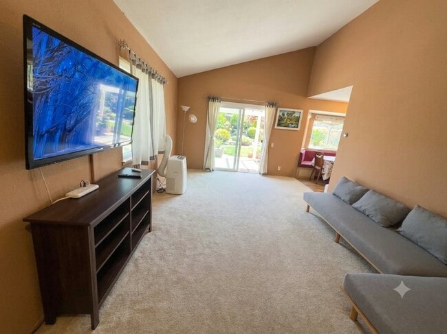 Building Photo - 5398 Studebaker Cir