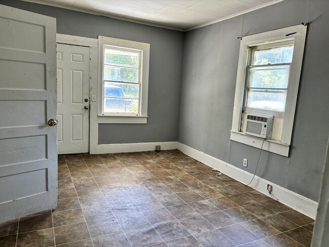 living room - 537 Perry Ave