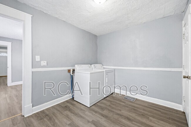 Foto del edificio - 1358 N Gale St