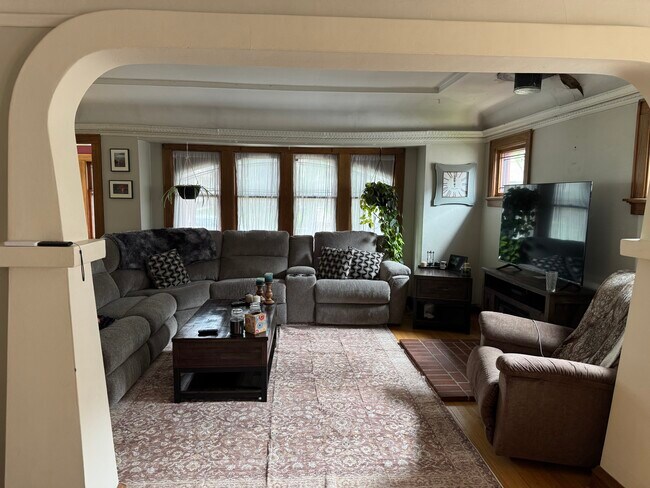 Foto del edificio - 2467 N 64th St