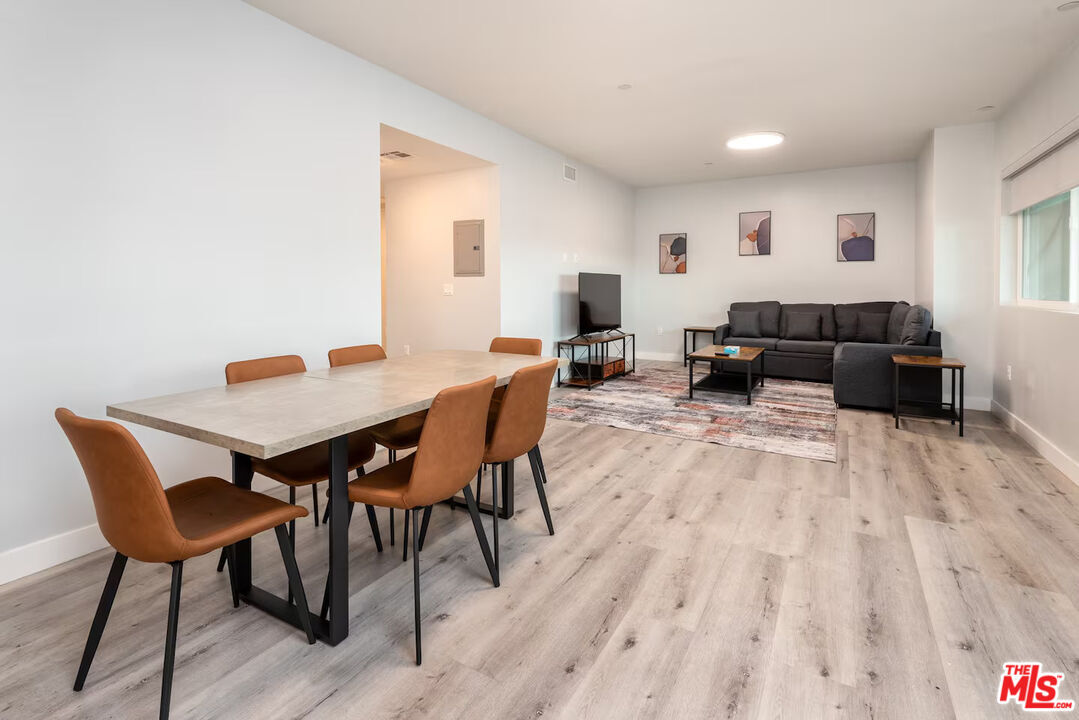 Foto principal - 917 S Berendo St