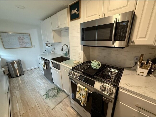 Building Photo - 106 Bay