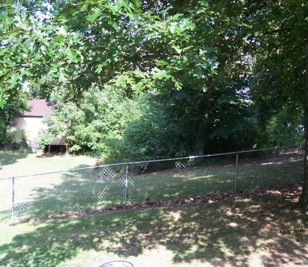 Building Photo - "Charming 4-Bedroom Retreat with 2 Full Baths in the Heart of Paris, TN – Spacious 1500 Sq Ft Home!"