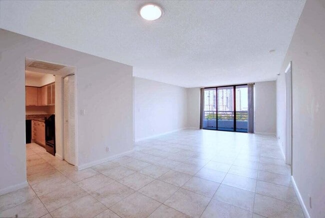 Building Photo - 3300 NE 192 St