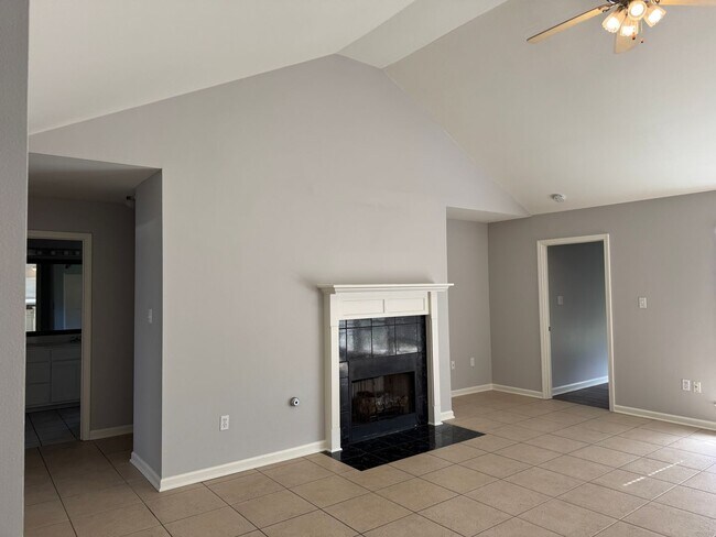Foto del edificio - Beautiful 4 Bedroom Home for Lease in Denham Springs