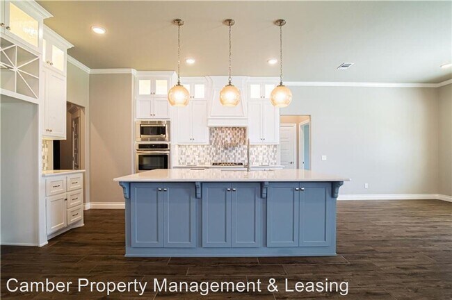 Foto del edificio - 5 br, 3.5 bath House - 2808 Hamden Ave