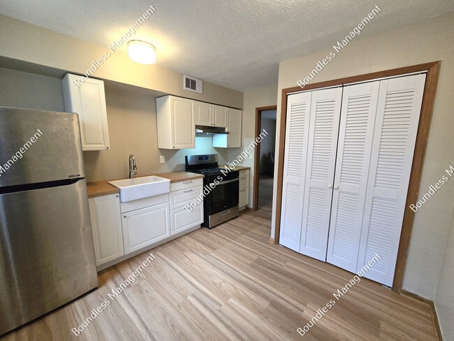 Building Photo - 1688 W Forrest Ave