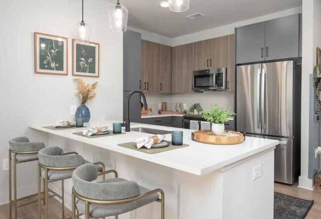 Building Photo - 1400 Laurel Crossing Pkwy NE