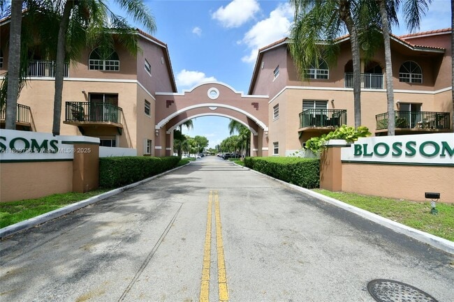 Building Photo - 10026 Hammocks Blvd