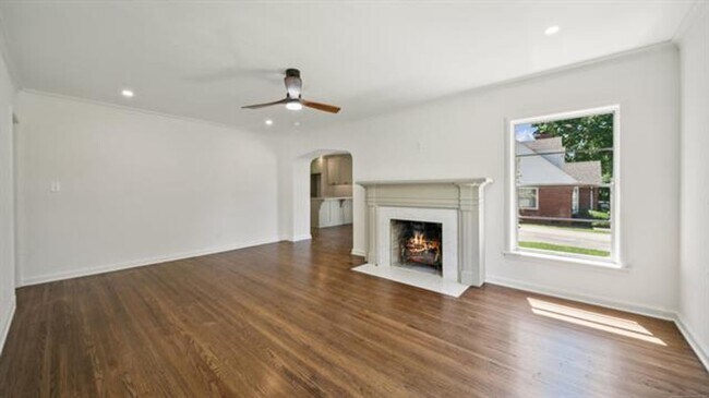 Building Photo - Incredible renovation near 21st & Lewis.