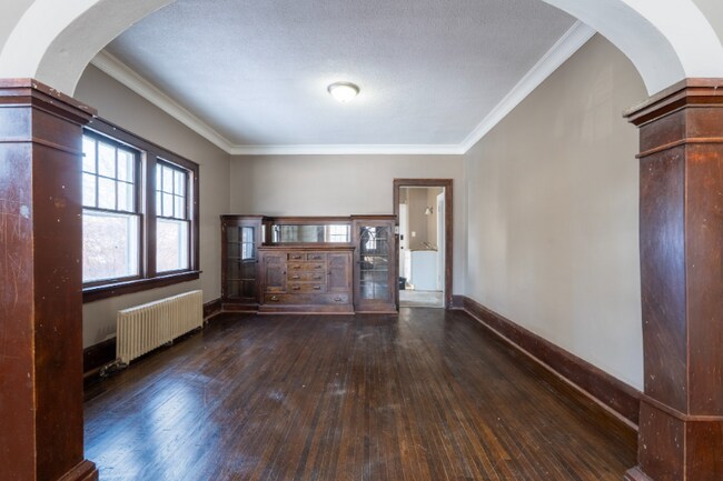 Building Photo - 1917 N Newton Ave