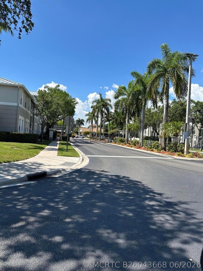 Foto del edificio - 1121 Shoma Dr