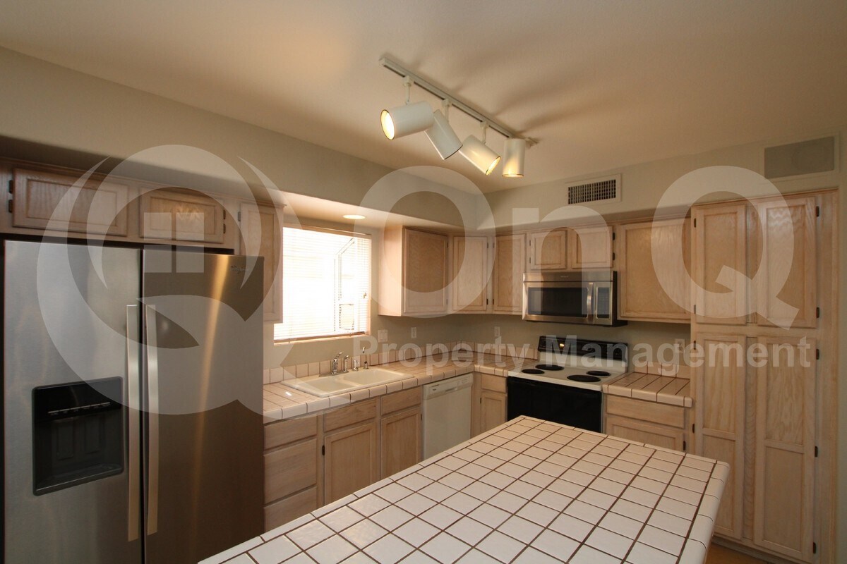 Foto principal - 6626 E Raftriver St