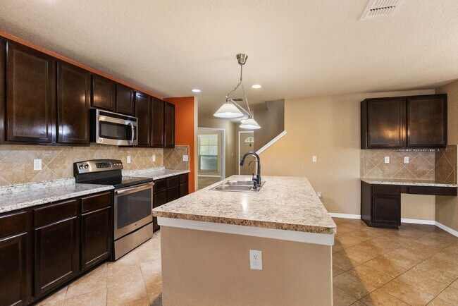 Foto del edificio - 4 Bedroom/3.5 Bath Northeast Crossing Subdivision