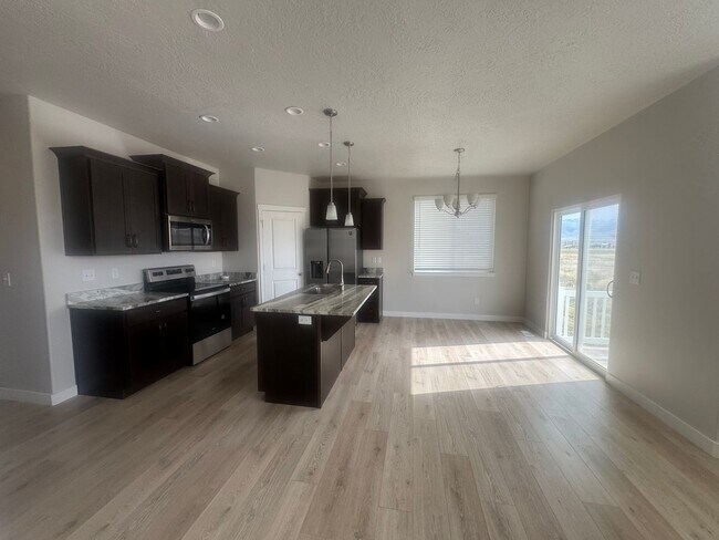 Building Photo - Beautiful Lehi Townhome for rent!