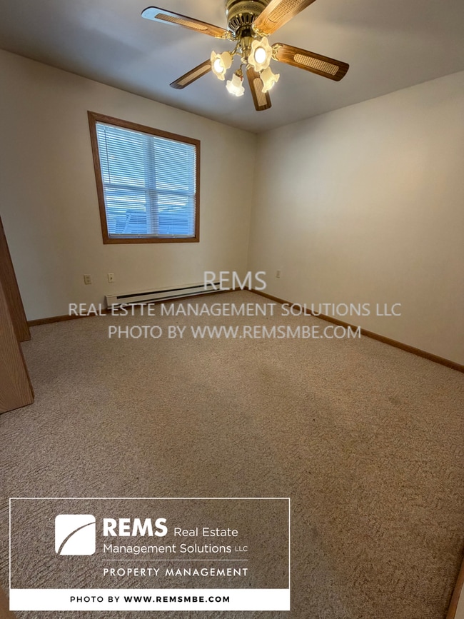 Building Photo - 703 4th St