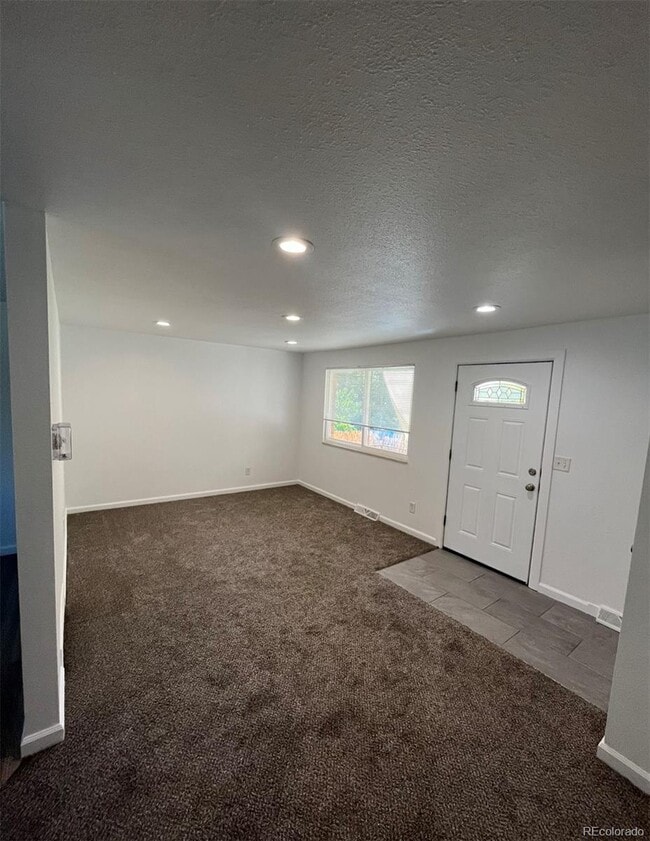 Foto del edificio - 4642 S Lowell Blvd