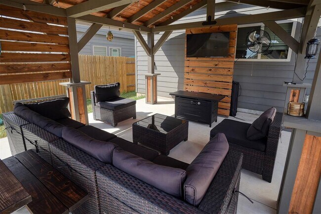 Foto del edificio - 205 Driftwood Ln