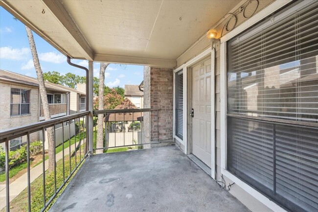 Building Photo - 2100 Wilcrest Dr