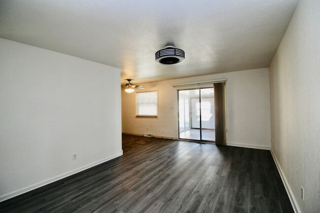 Building Photo - 214 N 2nd St
