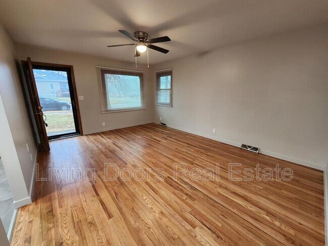 Building Photo - 4241 S 39th St