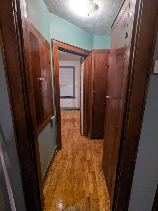 Building Photo - 616 W Elm St