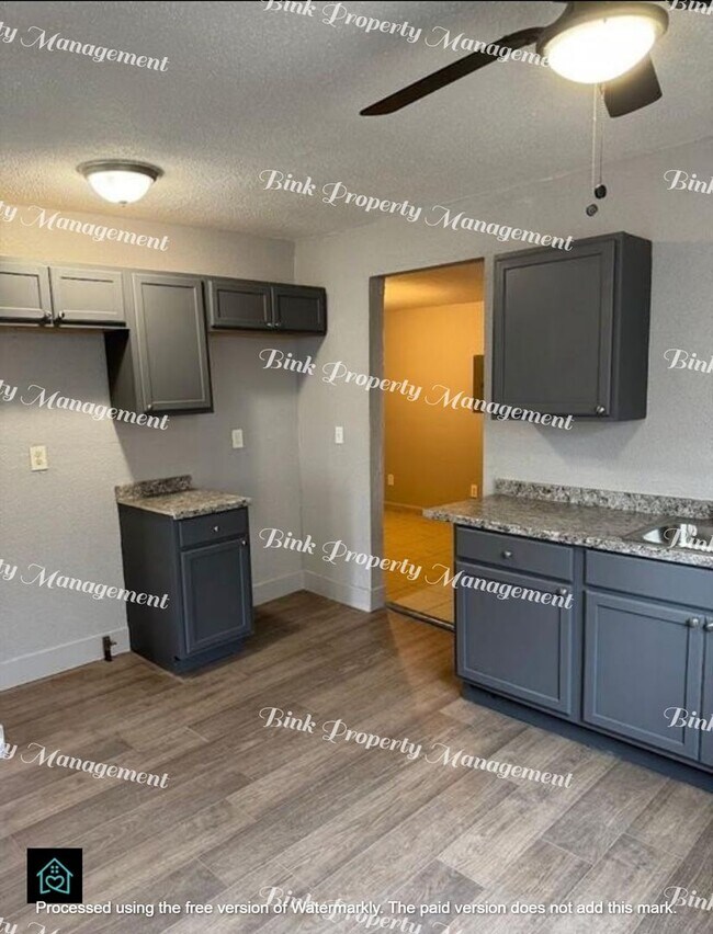 Building Photo - 2233 Springhill Ave