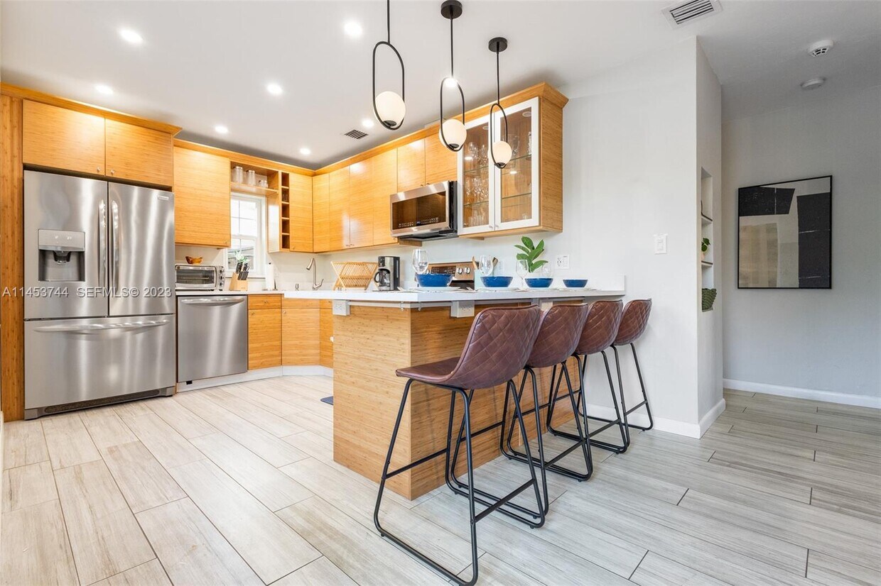 Photo - 201 NE 16th Ct (Fort Lauderdale, FL)