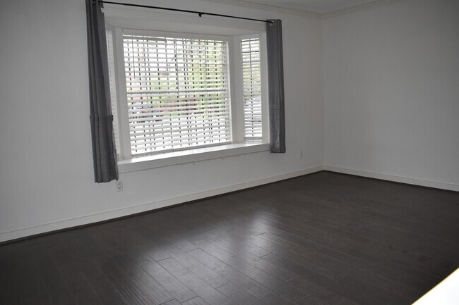 Foto del edificio - 6501 Gambier Ln
