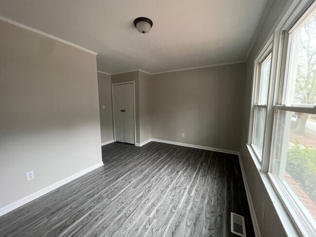 Building Photo - 1222 Essex Pl