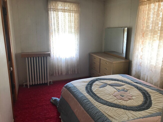 Building Photo - 537 Russell Ave