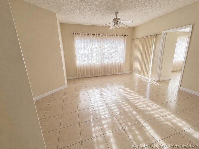 Foto del edificio - 2445 SW 18th Terrace