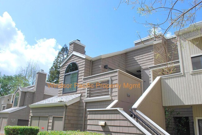 Building Photo - Resort Living in this Gorgeous Condo! 1 Ca...