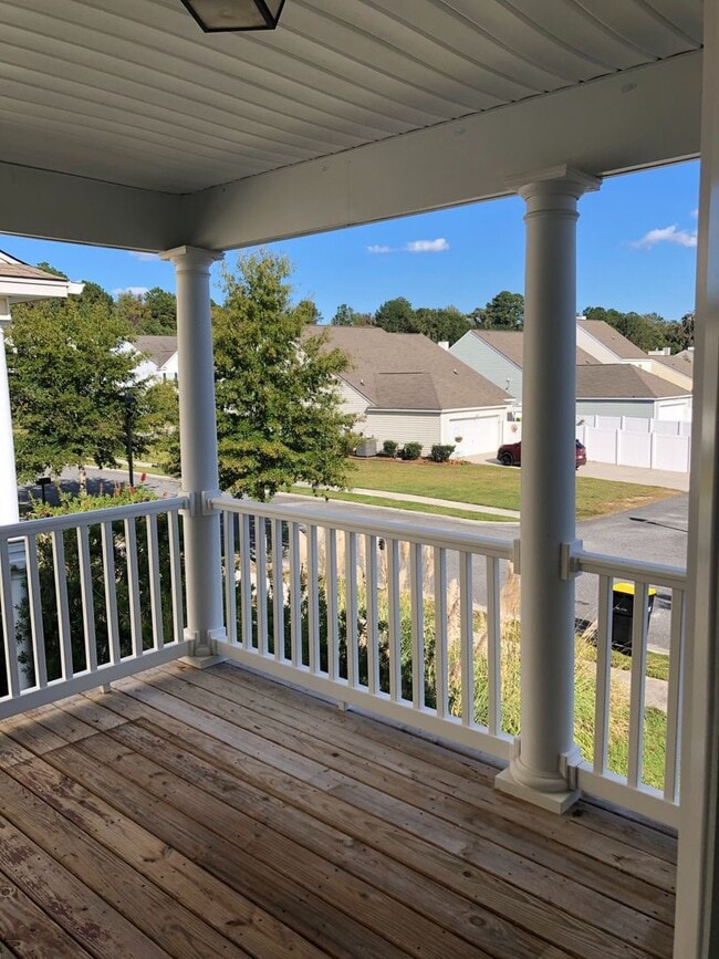 Building Photo - BEAUTIFUL HOME IN GODLEY PARK