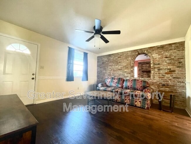 Building Photo - 320 Chatham Villa Dr