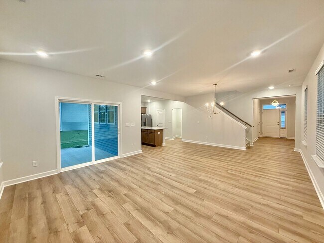 Foto del edificio - 443 White Oak Gdn Wy