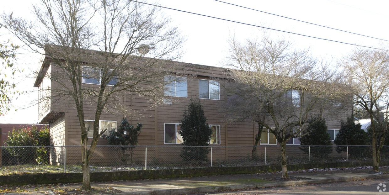 Building Photo - 305 SE 80th Ave
