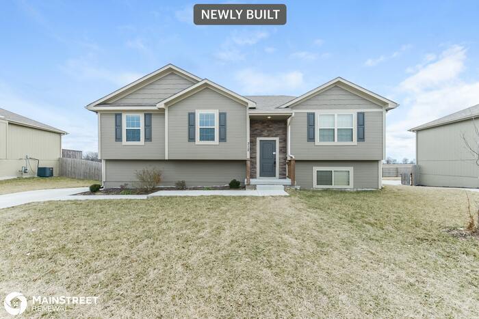 Primary Photo - 312 Golfview Dr, Pleasant Hill, MO 64080