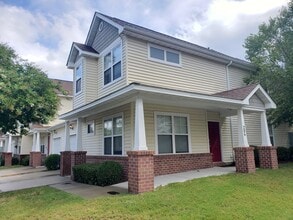 Building Photo - 851 Norview Ave