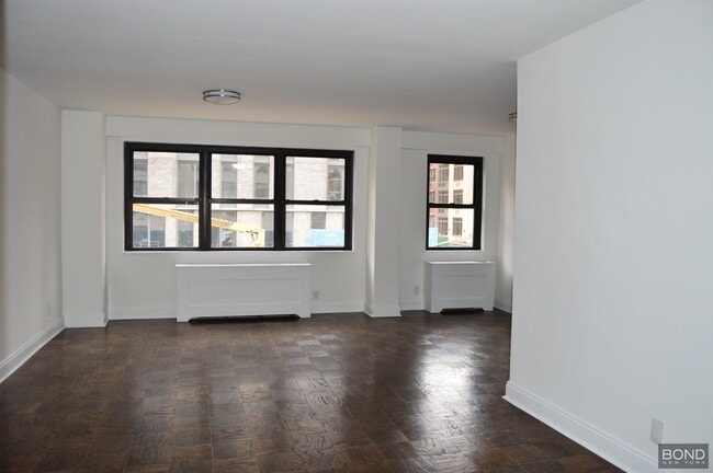 Building Photo - 400 E 89th St
