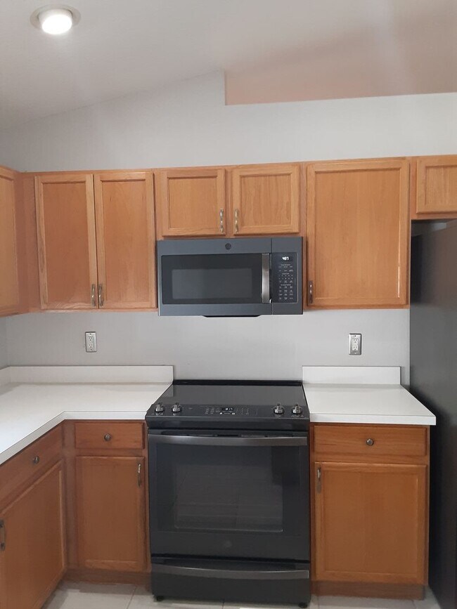 Building Photo - ACCEPTED APPLICATION 11-13-24