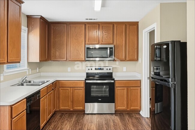 Foto del edificio - 8923 Wild Rose Ln
