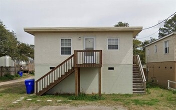 Building Photo - 9544 16th Bay St